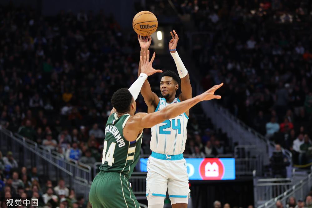 而鲍尔则在 而鲍尔则在